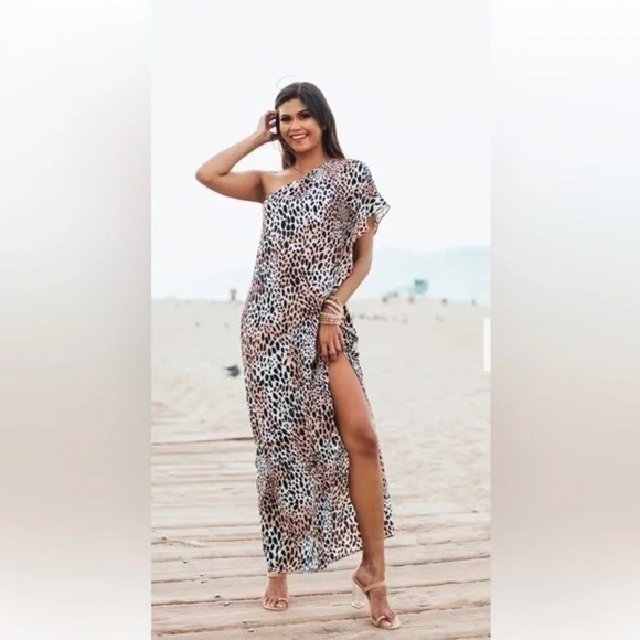 Buddy Love Grace Cheetah One shoulder maxi dress with side slit. - Picture 2 of 9